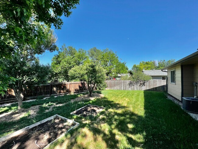 Building Photo - Beautiful 4 Bed, 2 Bath House in South Fort Collins! Avail. June 10th!