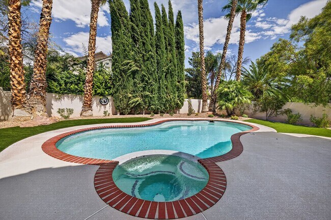 Building Photo - 8824 Cortile Dr