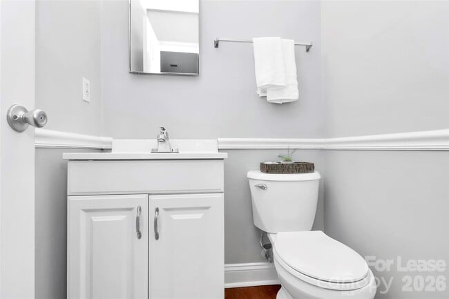 Building Photo - 919 Pineborough Rd