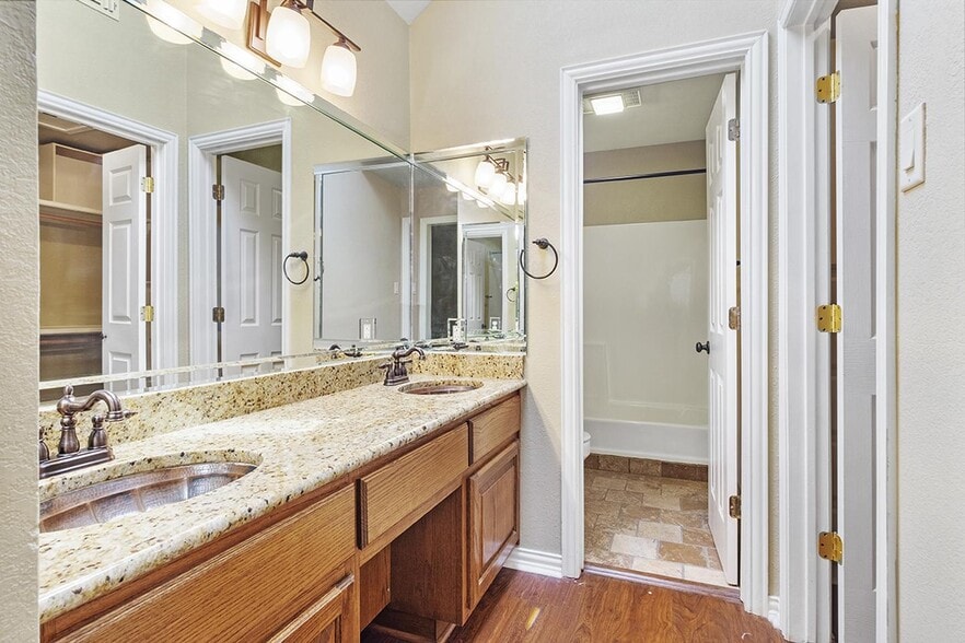 Building Photo - Spacious Arlington home near River Legacy Park