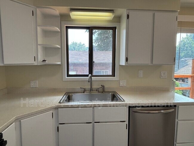 Building Photo - 2106 N 33rd St