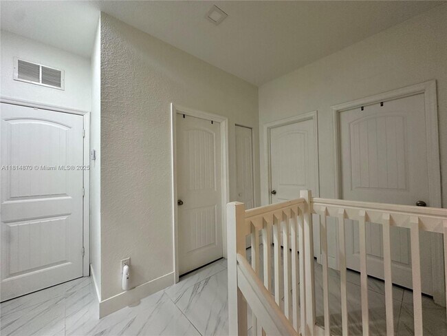 Building Photo - 758 NE 34th Ave