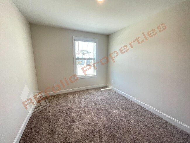 Building Photo - Gorgeous 3 Bedroom, 2.5 Bath, 1-Car Garage...