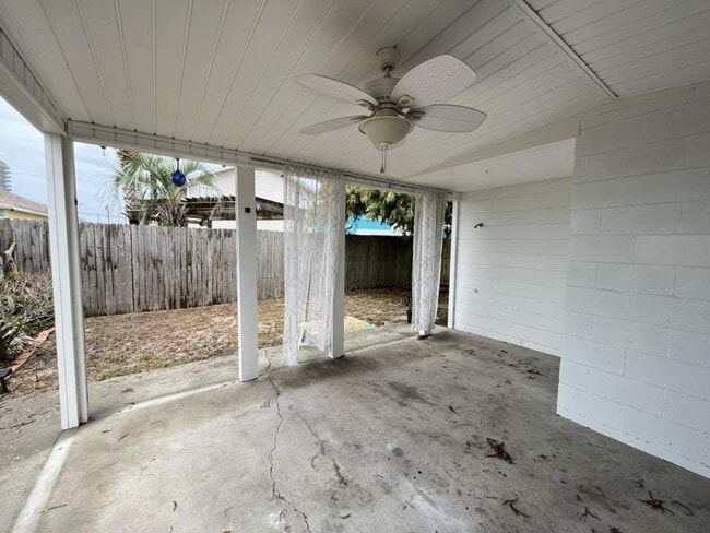 Building Photo - 6213 Sunset Ave