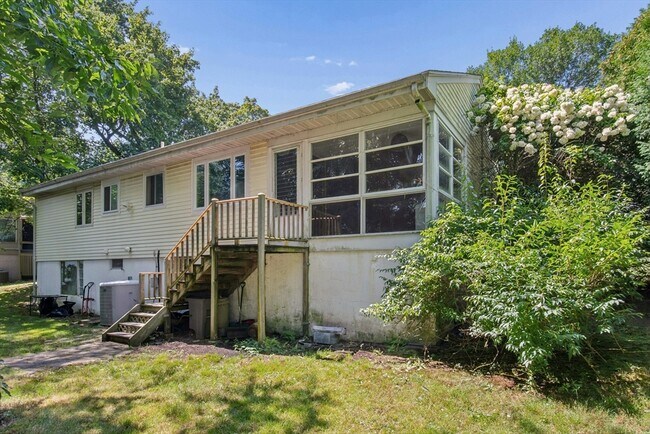 Building Photo - 70 Botsford Rd