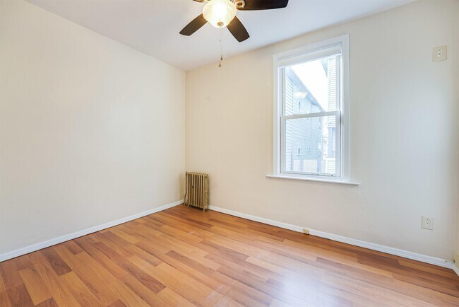 Building Photo - 100 W 17th St