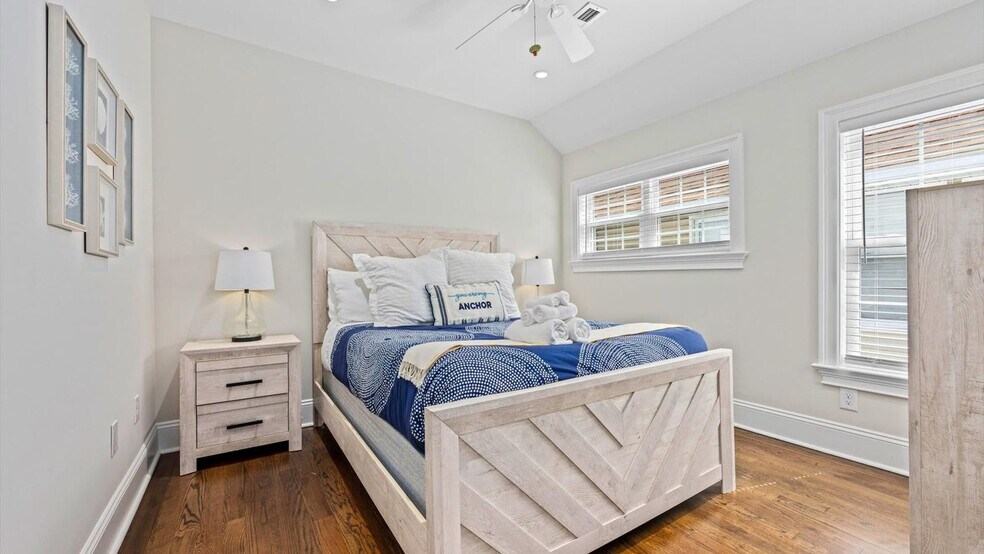 Building Photo - 54 Wesley Rd