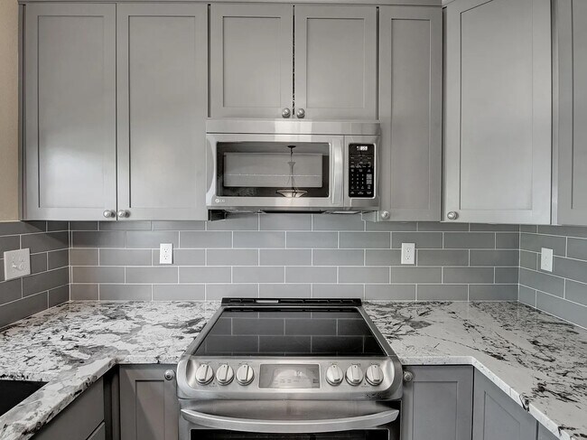 Building Photo - Beautiful ranch-style home!