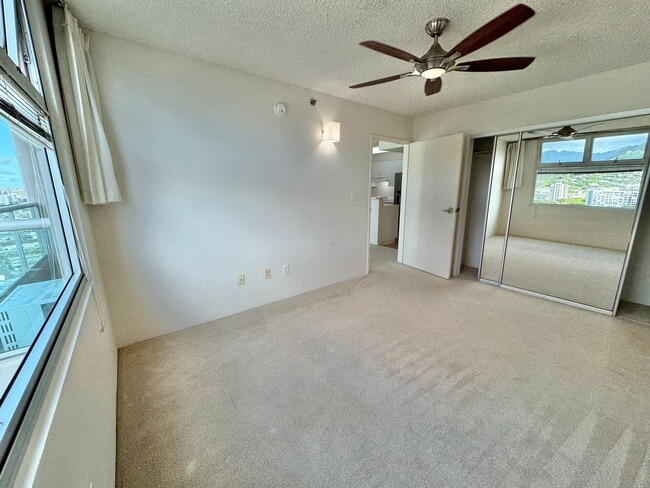 Building Photo - 1450 Young St