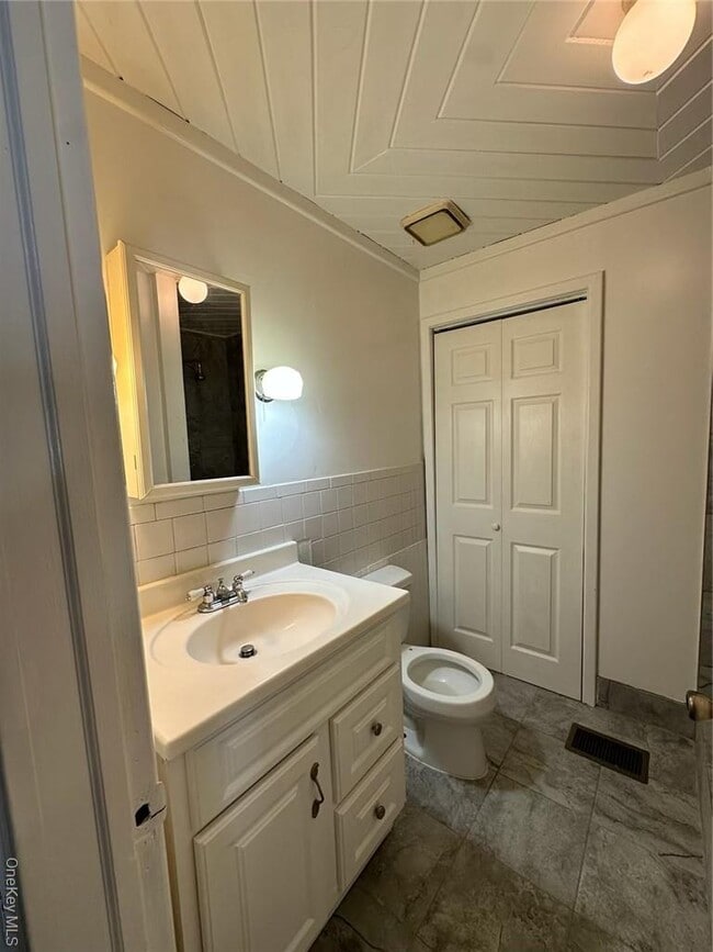 Building Photo - 118 W Main St