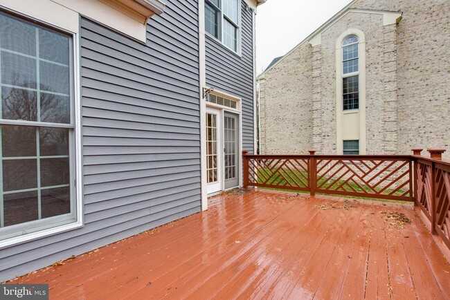 Building Photo - 8627 Trail View Dr