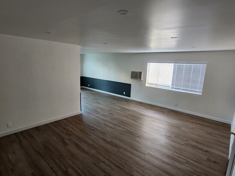 Building Photo - 1414 S Orange Grove Ave