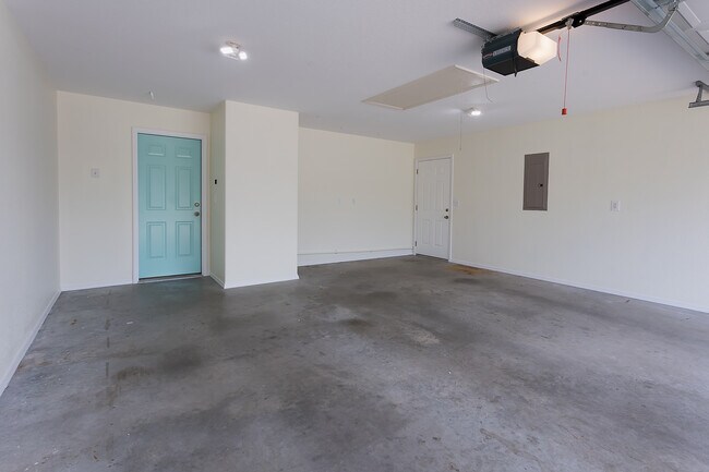 Building Photo - 83 U S A Dr