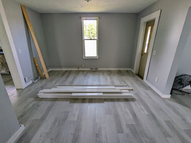 Dining room - 413 N Maple St