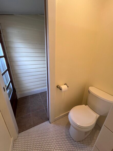 Building Photo - 5202 Dakota Ave