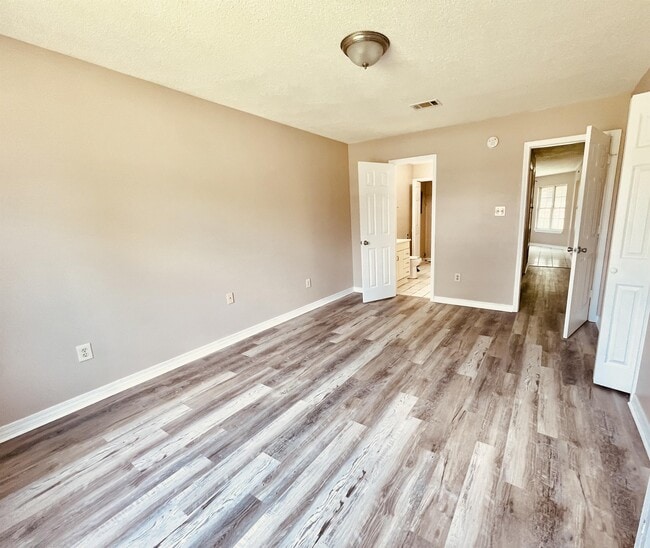 Building Photo - 13442 Locust Hill Dr