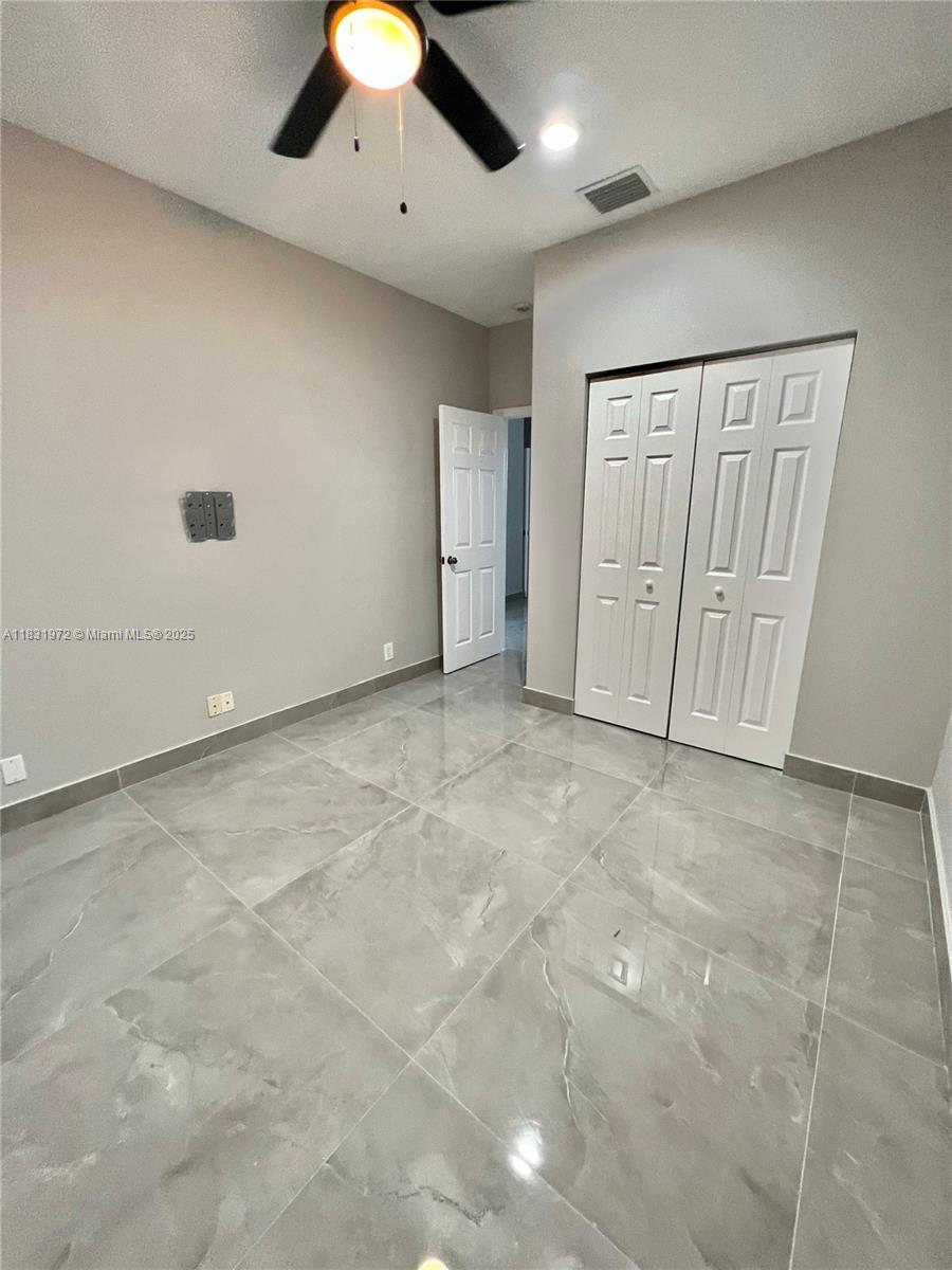 Building Photo - 3810 SW 51st St