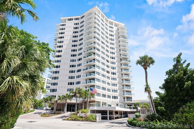 Building Photo - 3000 Holiday Dr