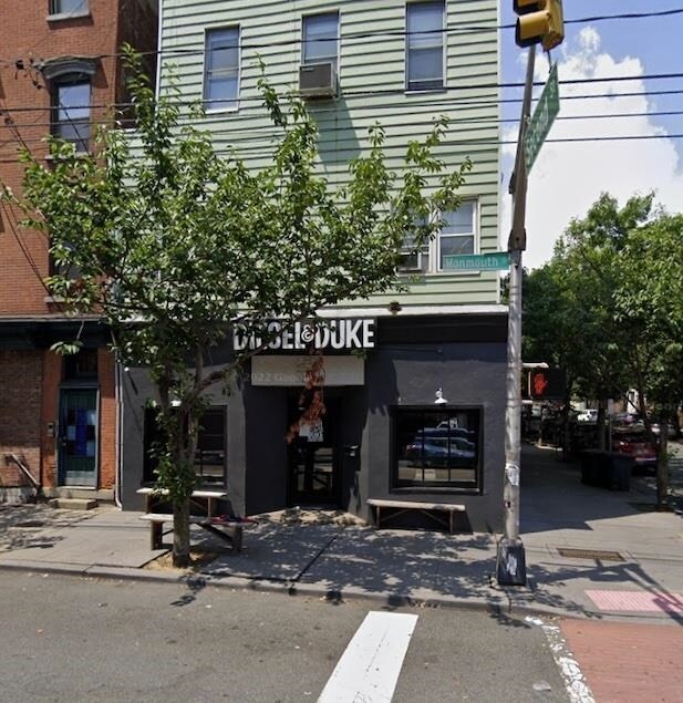 Building Photo - 389 Monmouth St