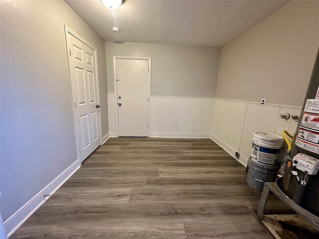 Building Photo - 9834 Denning Dr