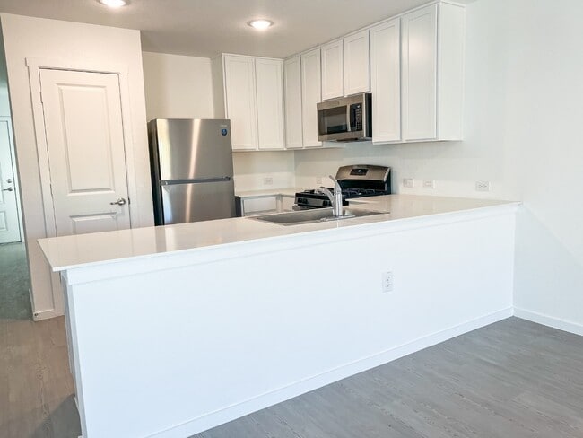 Building Photo - 10618 Nye Pass