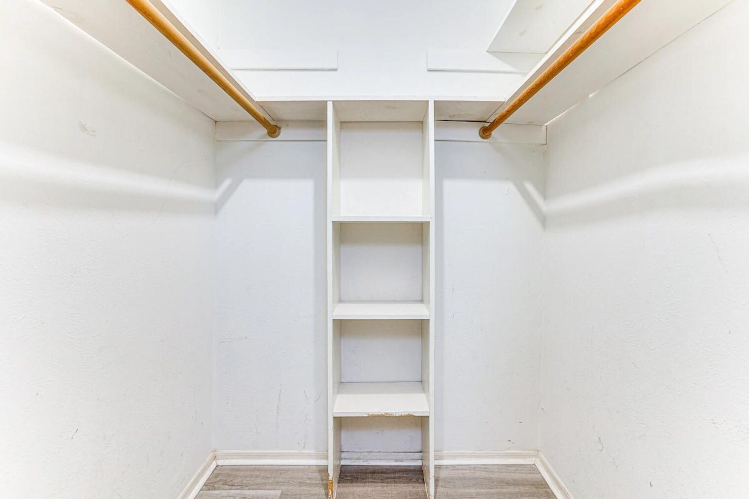 Building Photo - 10228 Regal Oaks Dr