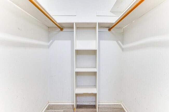 Building Photo - 10228 Regal Oaks Dr