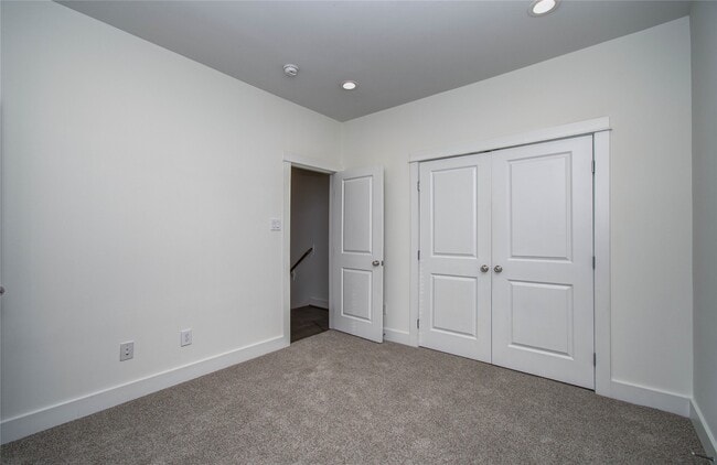 Building Photo - 556 Janisch Rd