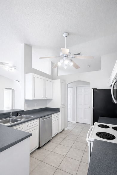 Building Photo - 1630 Needle Palm Dr