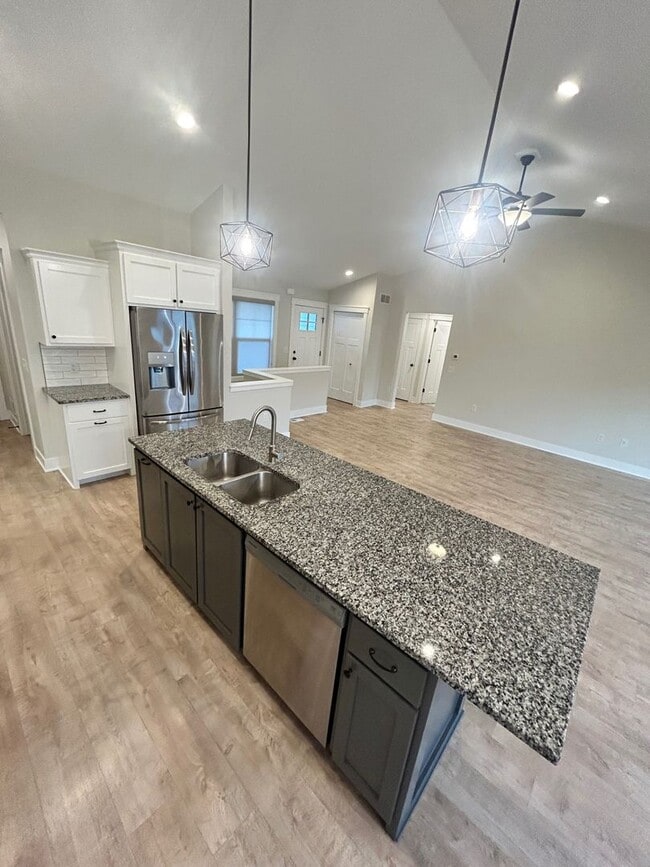 Building Photo - 3837 Delia Dr