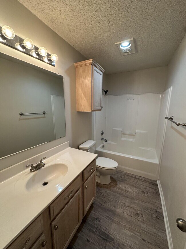 Building Photo - Charming North Lubbock Home with Spacious ...