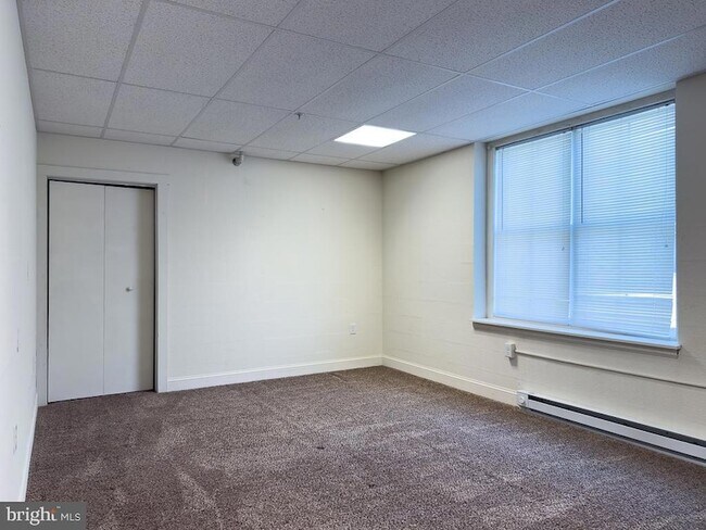 Building Photo - 100 S Front St