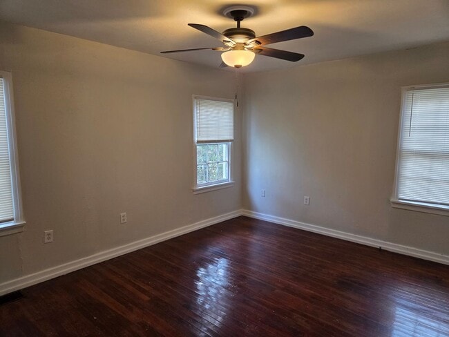 Building Photo - Spacious 4 Bed/ 2 Bath in North Jackson!