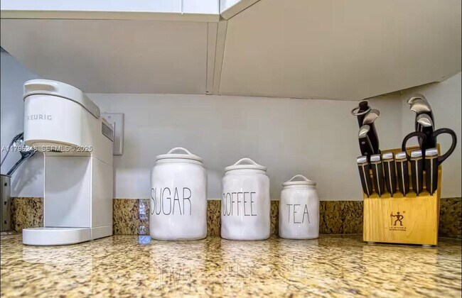 Building Photo - 310 Oregon St