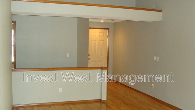 Building Photo - 2515 NE 83rd Wy