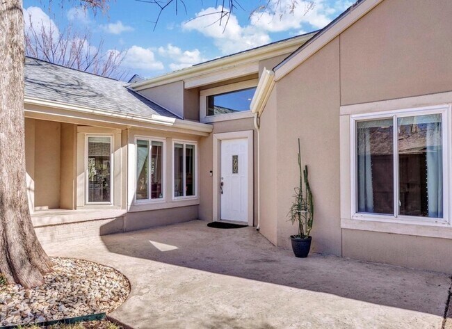 Building Photo - 5915 Smoke Glass Trail