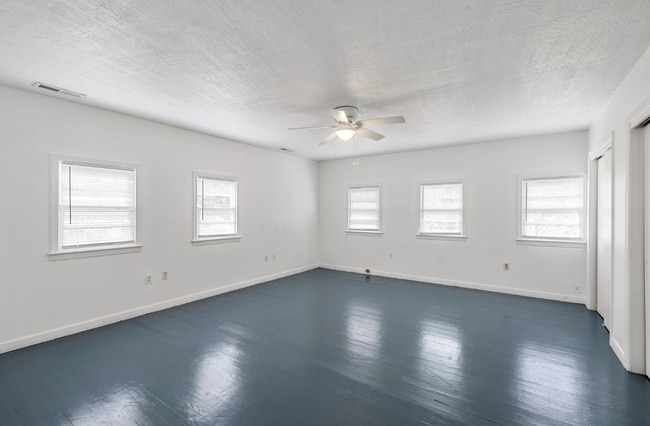 Building Photo - Spacious & Fully Renovated Prime North Charleston Location – Pre-Leasing Now!