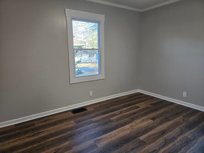 Building Photo - 24 Pine Cir