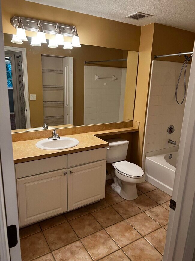 Building Photo - 9873 Baywinds Blvd