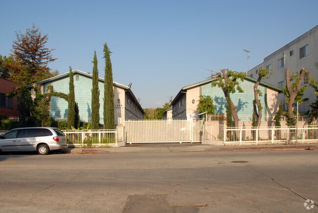 Building Photo - 1539 Bronson Ave