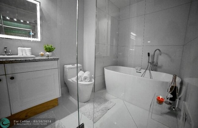 Building Photo - 327 Lancaster St