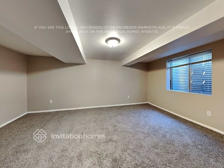 Building Photo - 4672 Biscay St