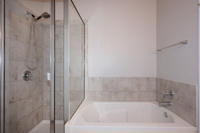 Building Photo - 415 Epiphany Ln