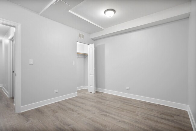 Building Photo - 7326 N Damen Ave