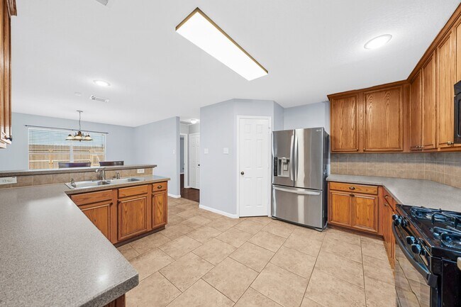 Building Photo - 5811 Vineyard Hill Dr