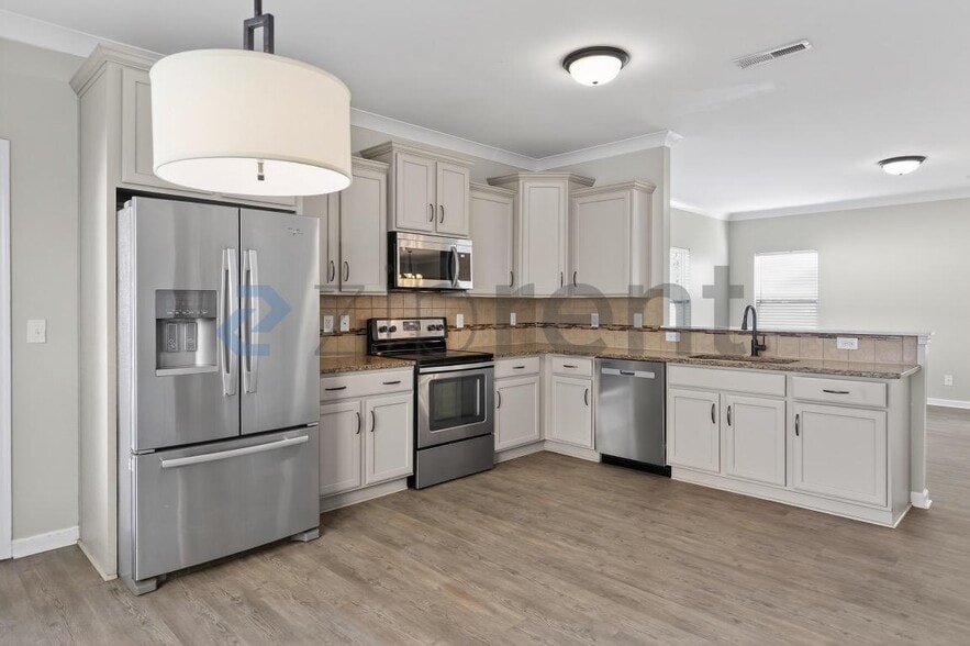 Building Photo - 291 Ranlo Ave