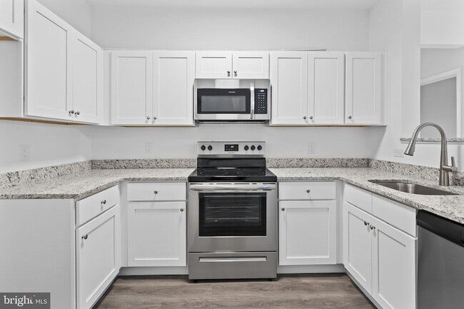 Building Photo - 11112 Cornerstone Dr