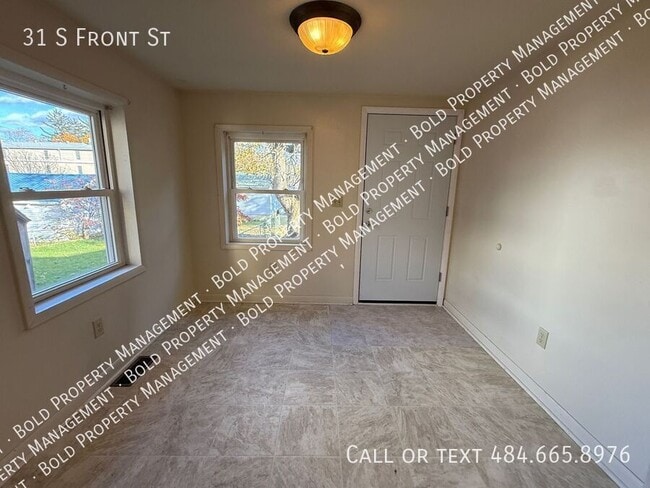 Building Photo - 31 S Front St