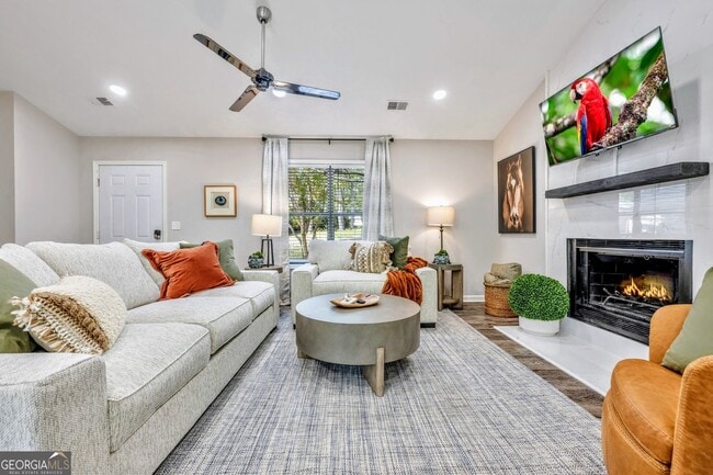 Building Photo - 1440 Glynn Oaks Dr SW