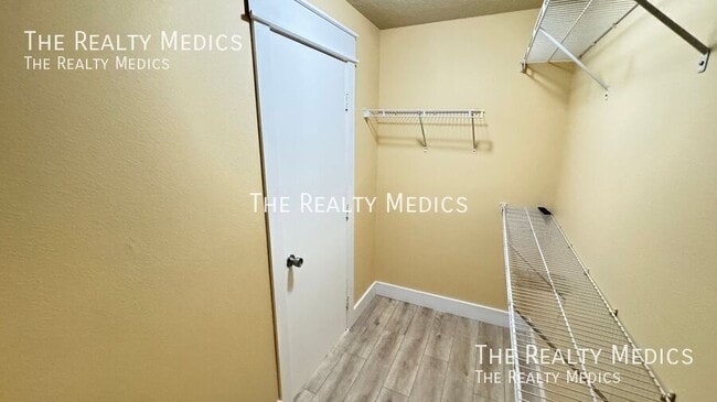 Building Photo - 1040 Elderberry Dr